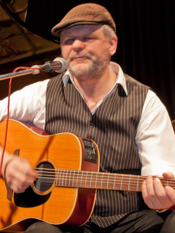Erdiger Blues kommt von Klaus „Dr. Mojo“ Klaus Stachuletz.